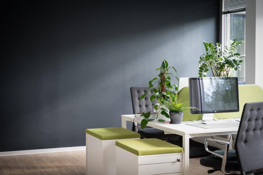 職場での恋愛を成功させるための方法は？