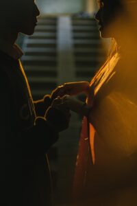 恋人のSNSでのいいねに対する嫉妬を解消するための対策は？